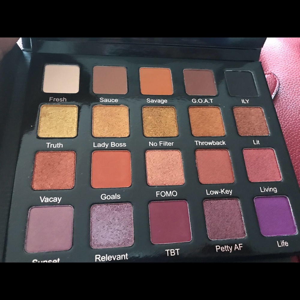 Violet Voss Pro Hashtag - Picture 5 of 7